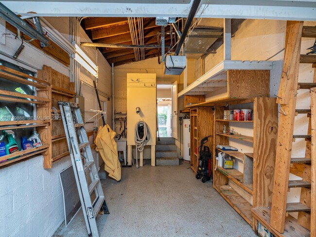 Building Photo - 9441 Byron Ave