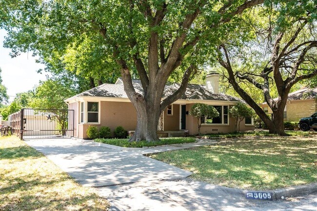 Building Photo - 3605 Park Ridge Blvd