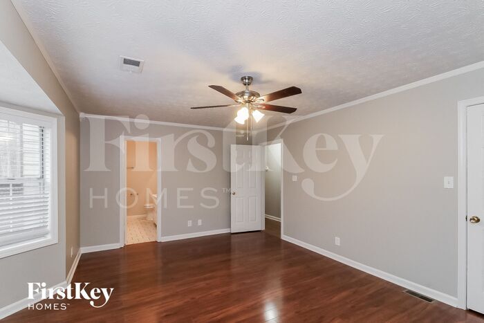 Building Photo - 2570 Paul Thomas Dr