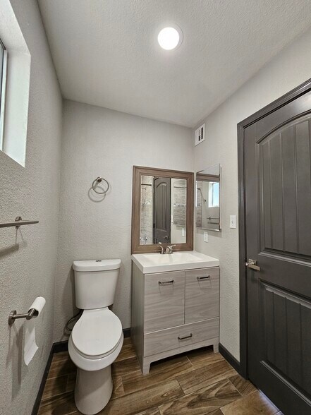 Building Photo - 1766 E Pepper Cir