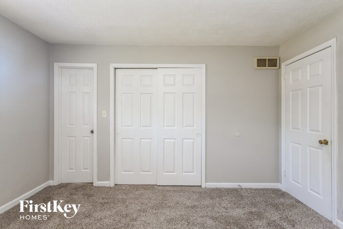 Building Photo - 4639 Thornleigh Dr