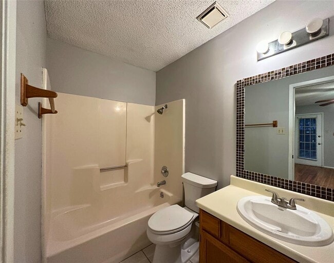 Building Photo - 16910 Village Oak Loop