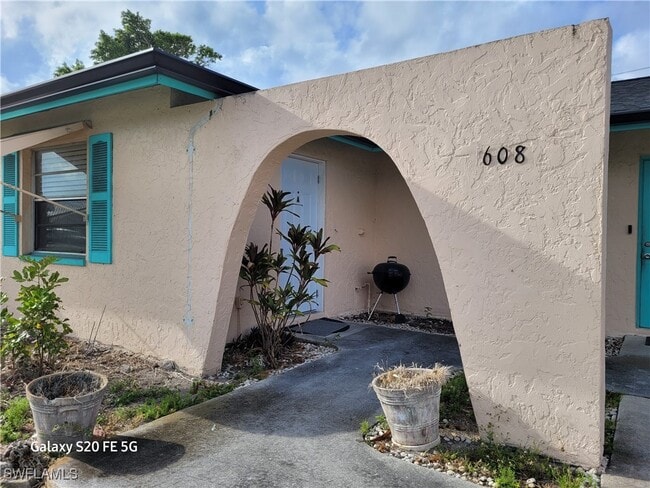 Building Photo - 608 SE 47th St