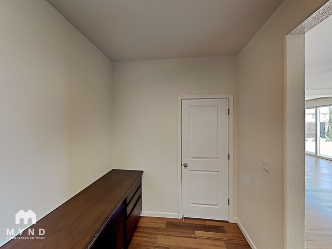 Building Photo - 2367 Hancock Dr