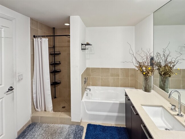 Building Photo - 333 NE 24th St