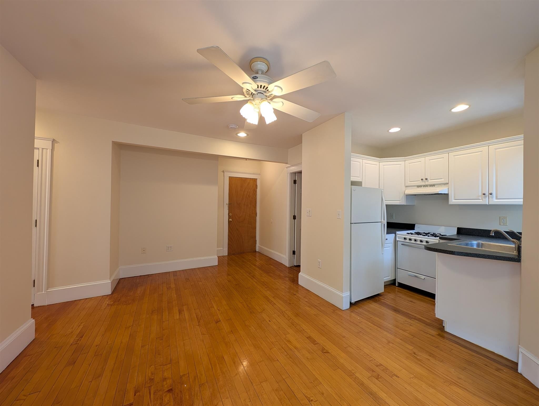 Building Photo - 335A Harvard St