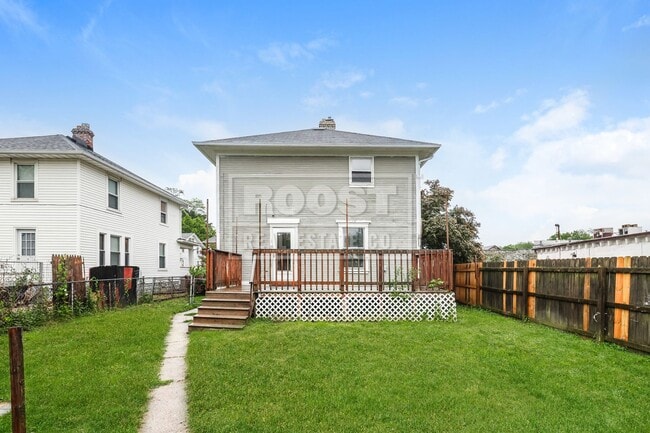 Building Photo - 3 Bedroom 1 Bathroom Single Family Home Available in Springfield!