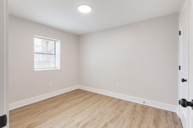 Building Photo - 396 Linden Ave NE