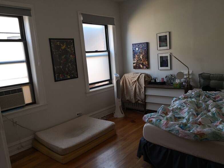 Building Photo - 5465 S Ingleside Ave