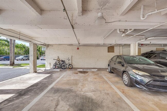 Building Photo - 250 181 Dr