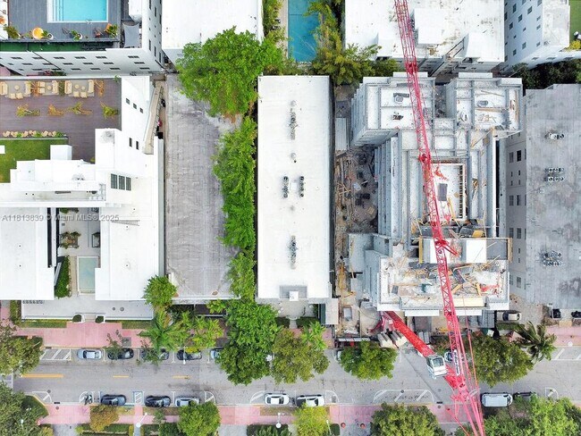 Building Photo - 1751 James Ave