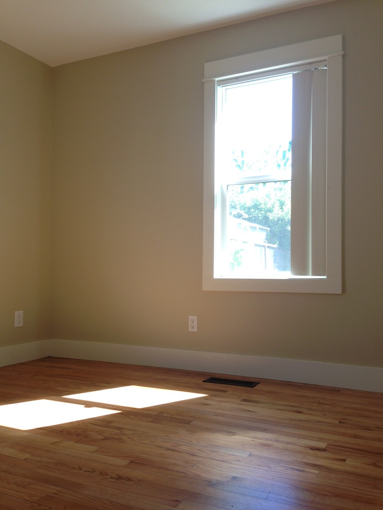 Bedroom 2: Light and bright, hardwoods, ground floor - 4844 NE Rodney Ave.