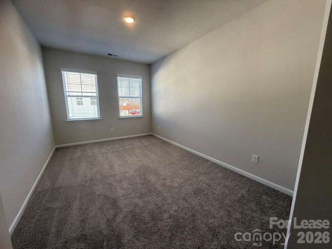 Building Photo - 1111 Bartholdi Dr