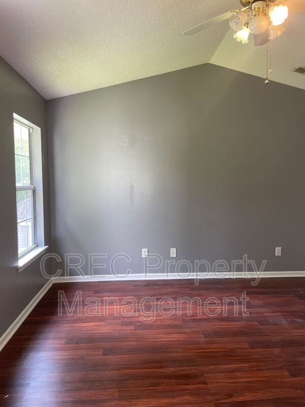Building Photo - 204 2 Pond Loop
