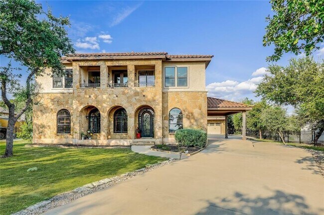 Building Photo - Luxury Tuscan Villa Retreat with Lake Views