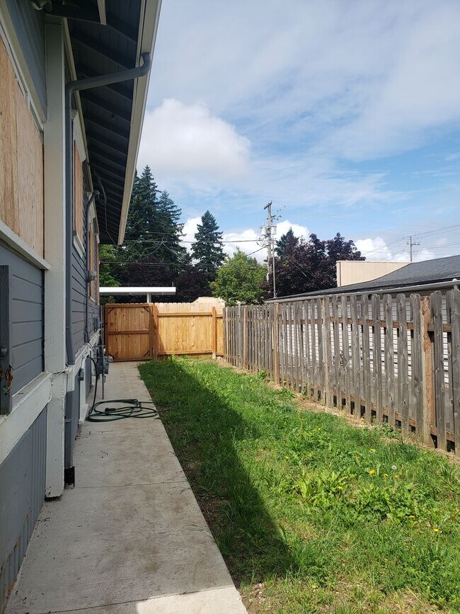 Building Photo - Unique Portland House with Fenced Backyard!