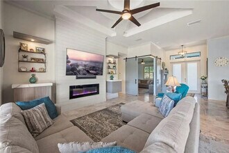 Building Photo - 414 SE 21st Terrace