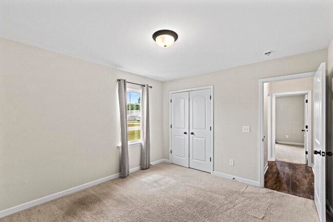Building Photo - 211 Rowland Dr