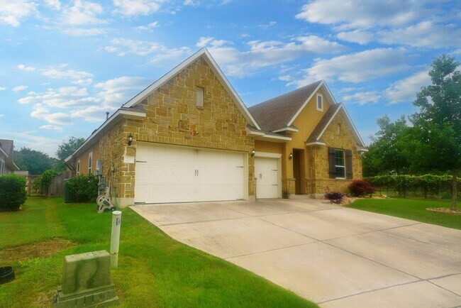 Building Photo - Executive-Style Home Now Available in Crossvine (Schertz) Realtor Commission: $750