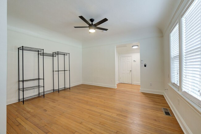 Building Photo - NE 14th St Quadplex