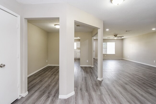 Building Photo - 12727 Rockford Dr