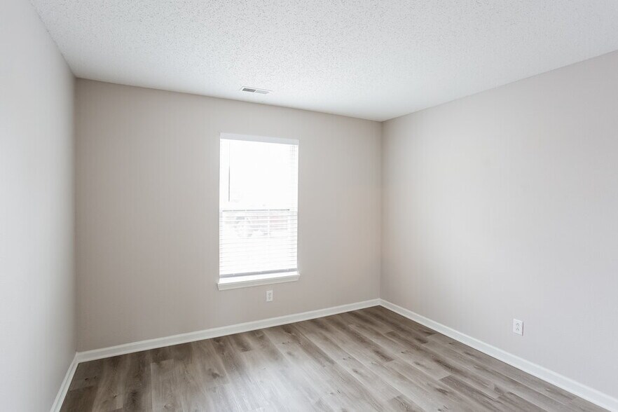 Building Photo - 3355 Blue Ash Ln