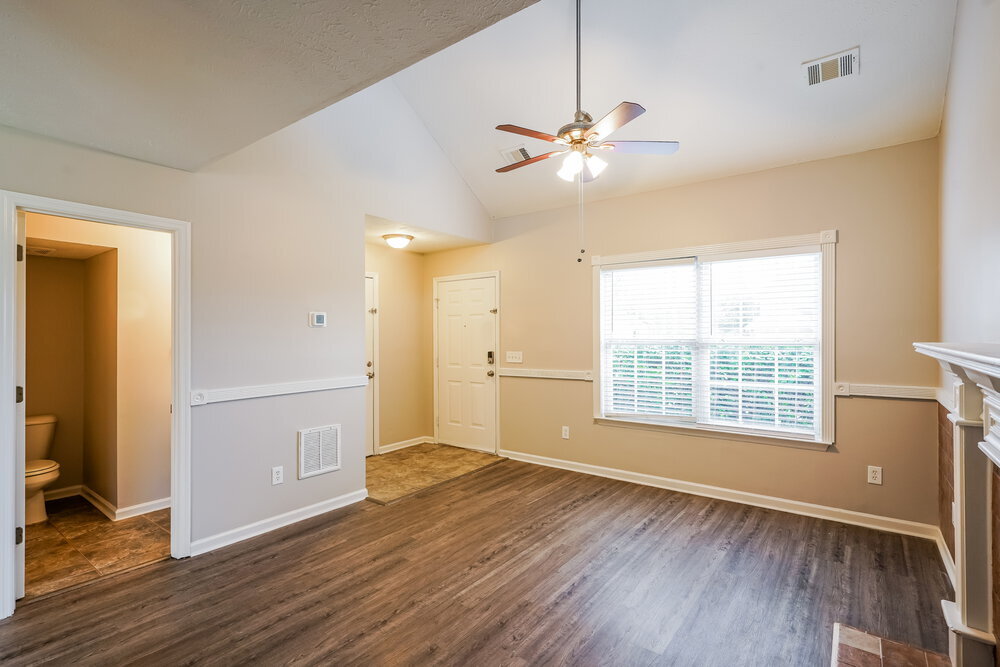 Building Photo - 1825 Lakewood Village Dr