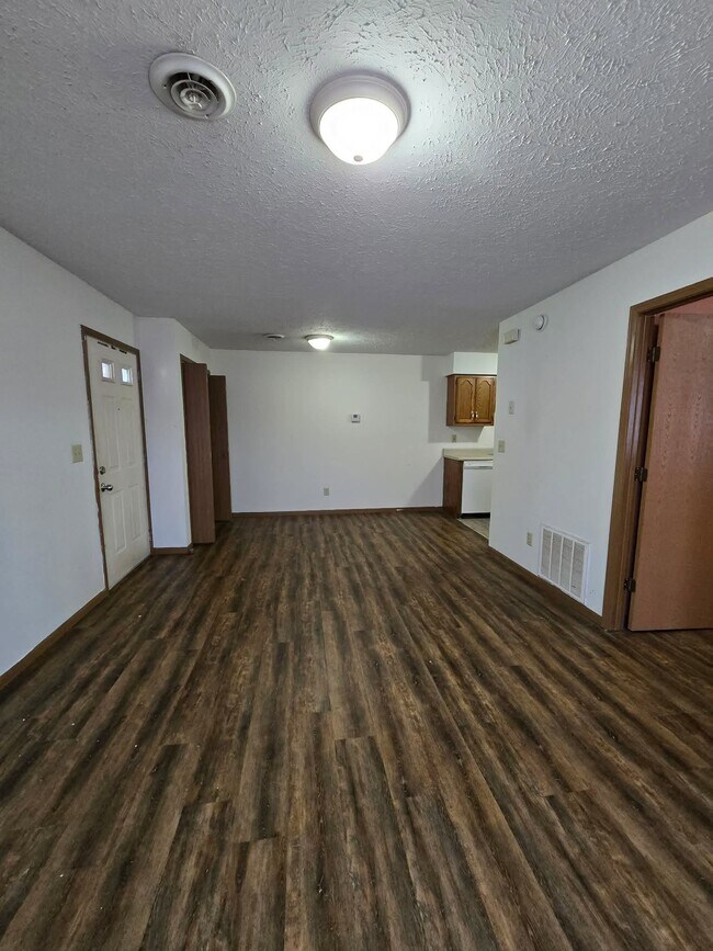 Building Photo - 115 Holly Dr
