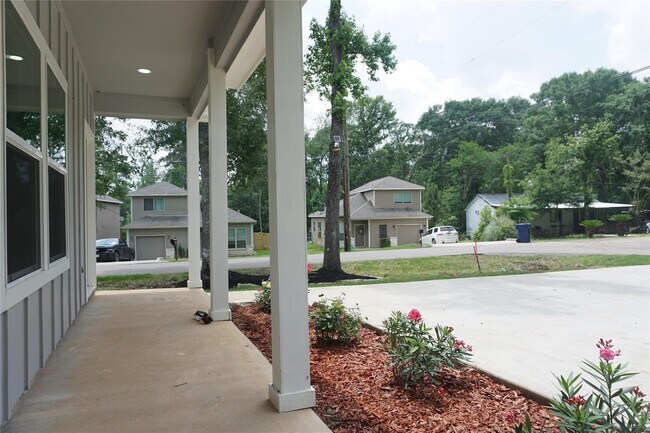 Building Photo - 14848 Lamar Rd
