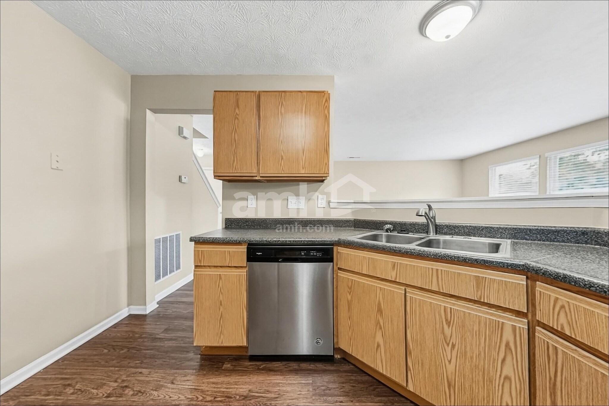 Building Photo - 220 Hartford Ct