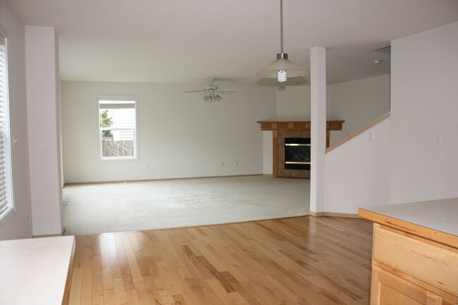 Building Photo - 4 Bedroom Home with Loft in Snohomish