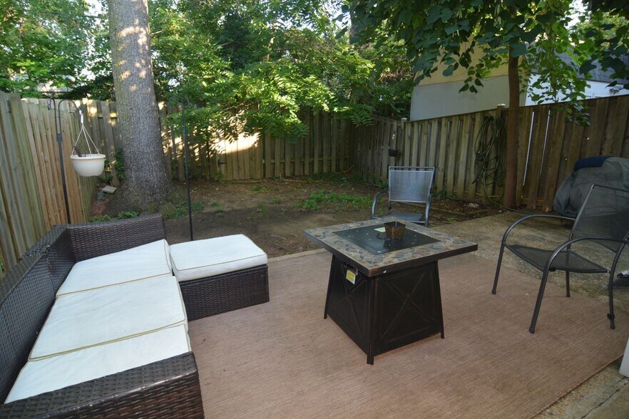 Building Photo - 9520 Mooregate Ct