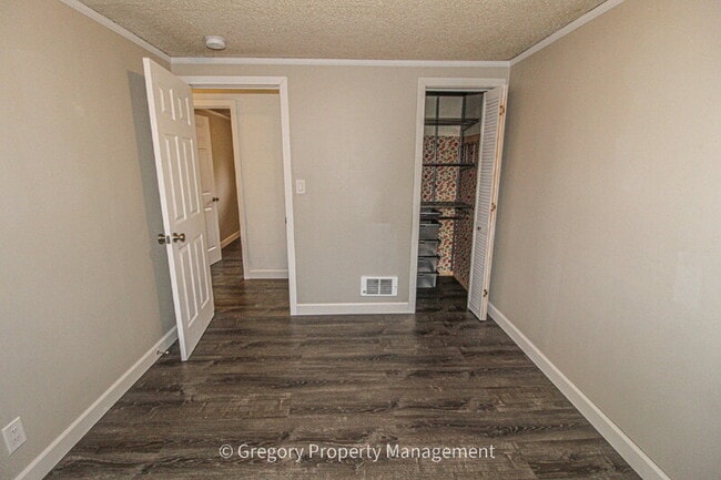 Building Photo - 1202 44th St SE