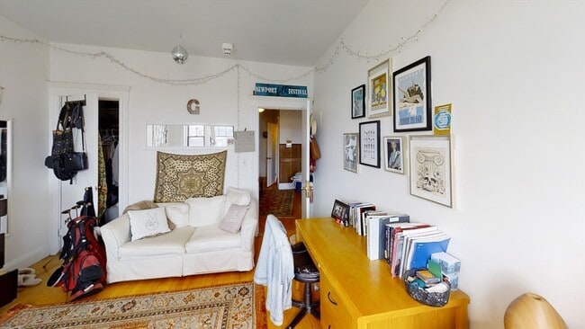 Building Photo - 6 Sutherland Rd