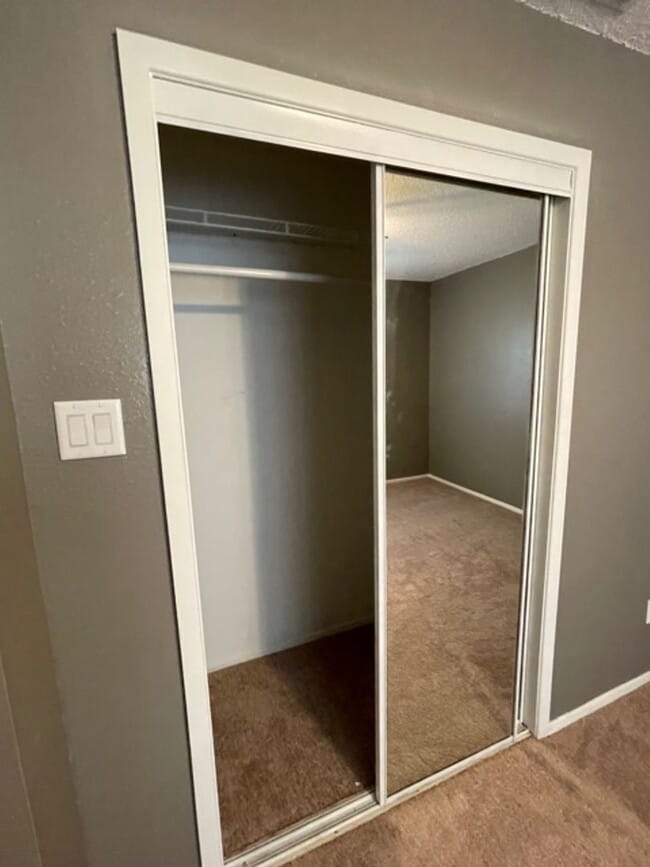 Building Photo - Cozy and Comfy 3 Bed! Mesa/Zia School Dist...
