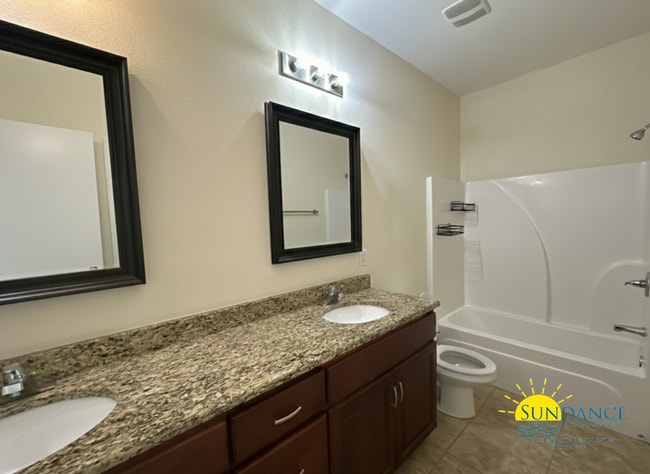 Building Photo - Beautiful 3 Bedroom Townhouse in The Palm Reserve