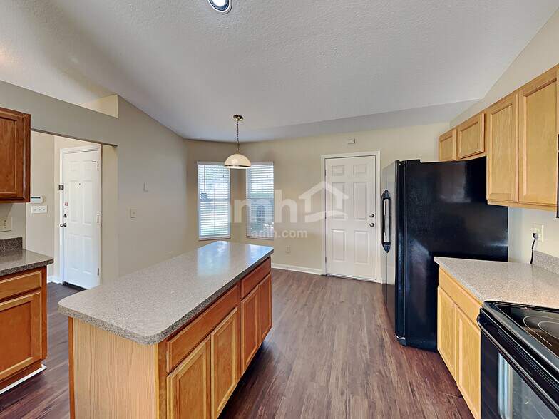 Building Photo - 3206 Chantilly Ct