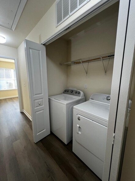 Building Photo - 8526 Quarton Dr