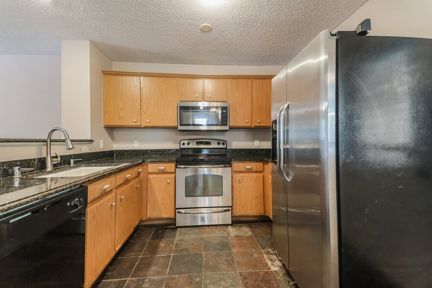 Building Photo - 1112 Beechwood Dr