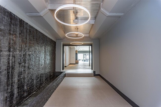 Building Photo - 2440 N Shore Terrace