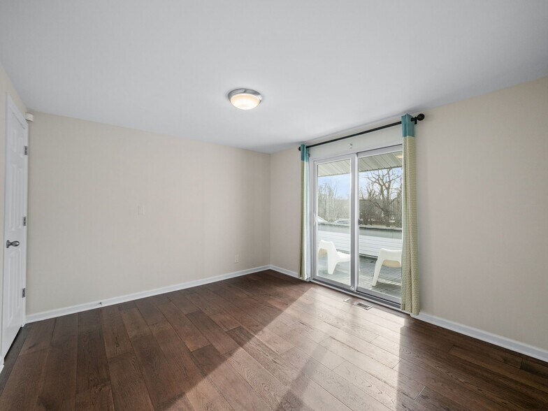 Building Photo - 177 E Long Lake Rd
