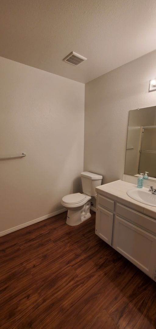 Building Photo - Turlock 2 Bedroom 2 Bath with Garage Triplex