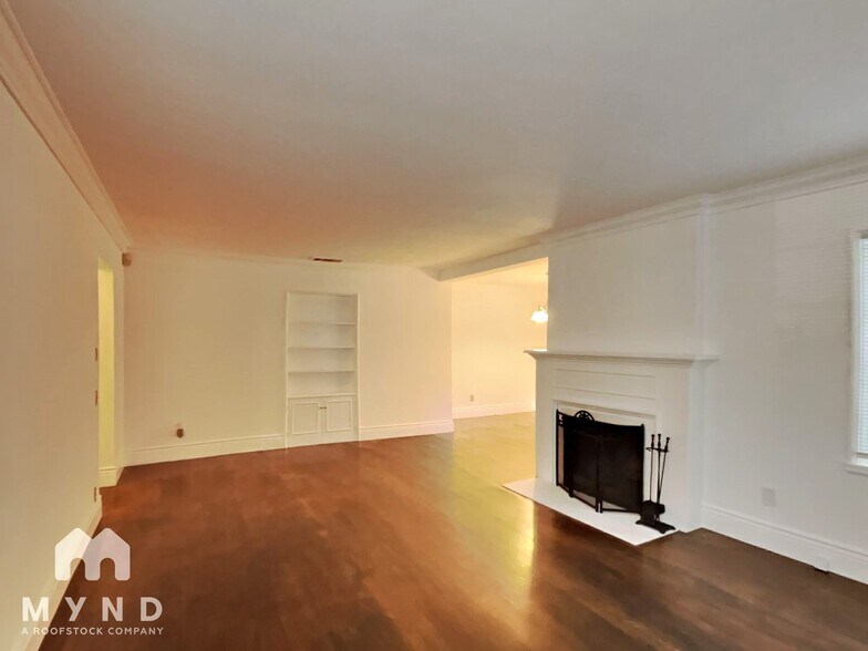 Building Photo - 1213 10th Ave