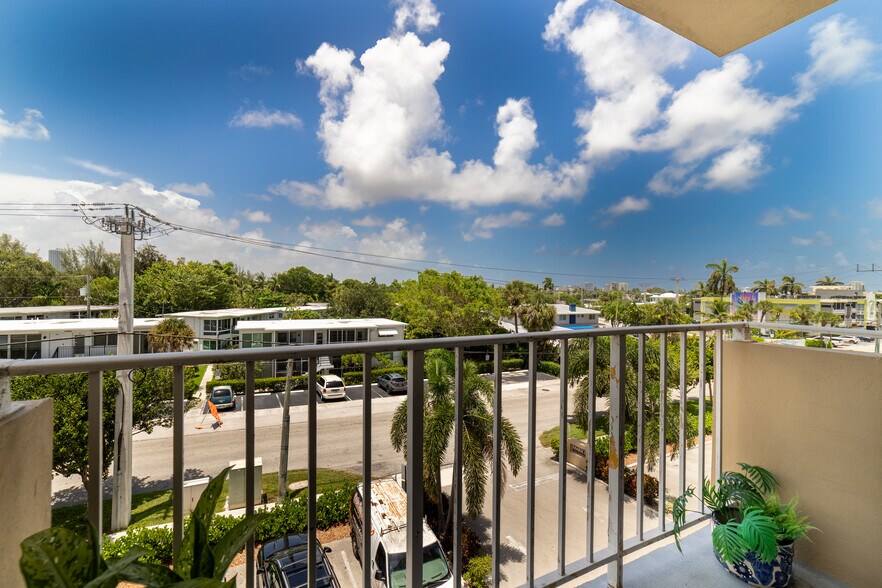 Building Photo - 1050 SE 15th St