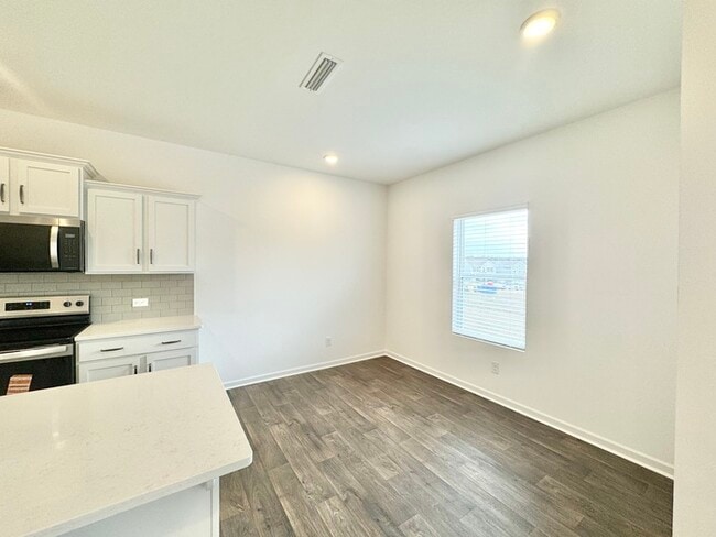 Building Photo - New 3 bedroom 2 1/2 bath home Minutes from I-85 and shopping