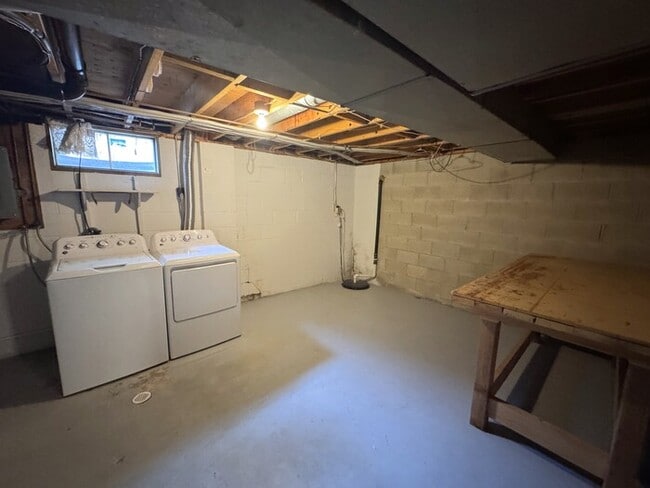 Building Photo - 3090 Highcliff Ct