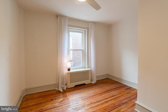 Building Photo - 503 Seville St