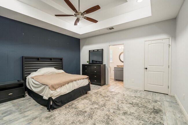 Building Photo - 200 Wallen St