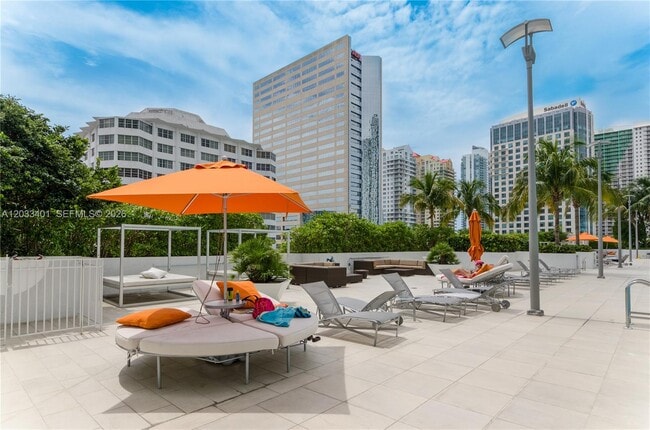 Building Photo - 950 Brickell Bay Dr