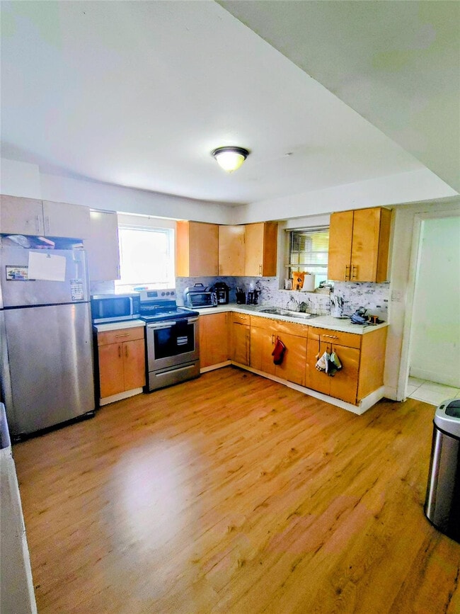 Building Photo - 6134 Buchanan St